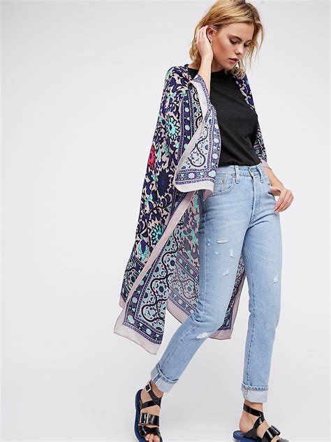 Top Fashion Bloggers Share Their Favorite Magic Dance Broder Print Kimono Looks